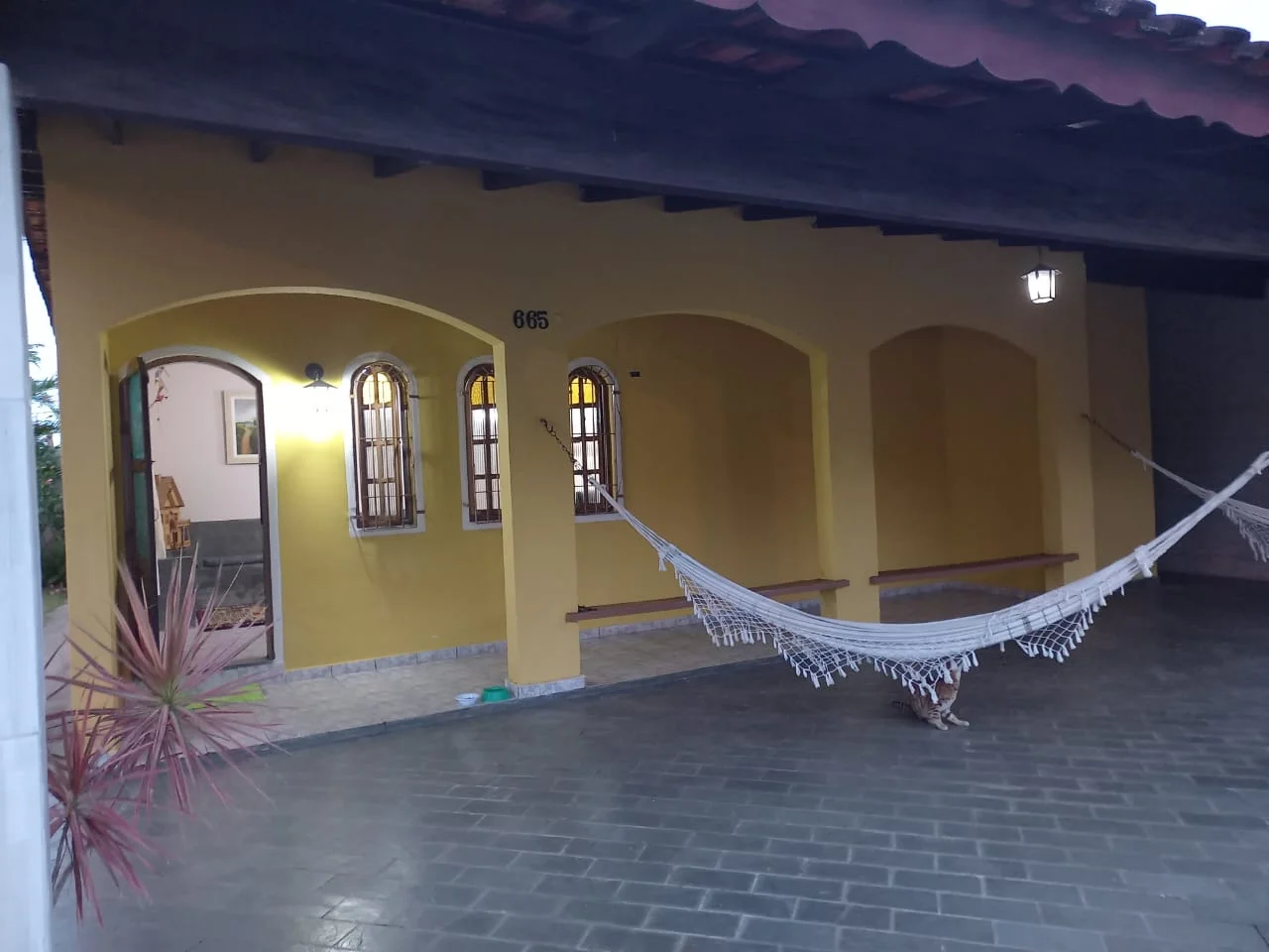 Casa com 2 dormitórios no bairro Vila Loty