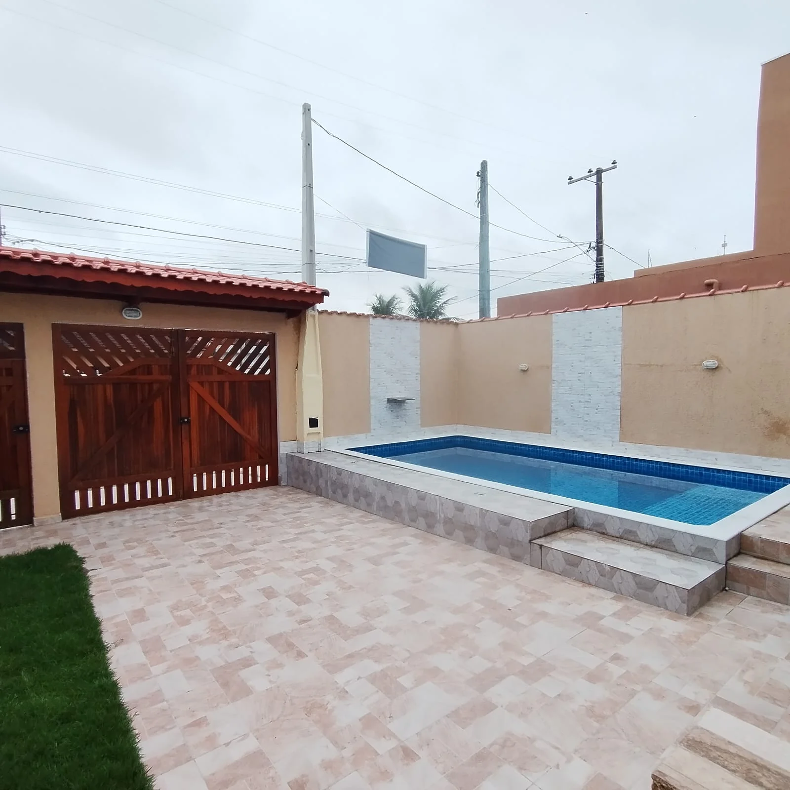 Sobrado com 3 dormitórios com vista para o mar no bairro Jardim Suarão (Praia)