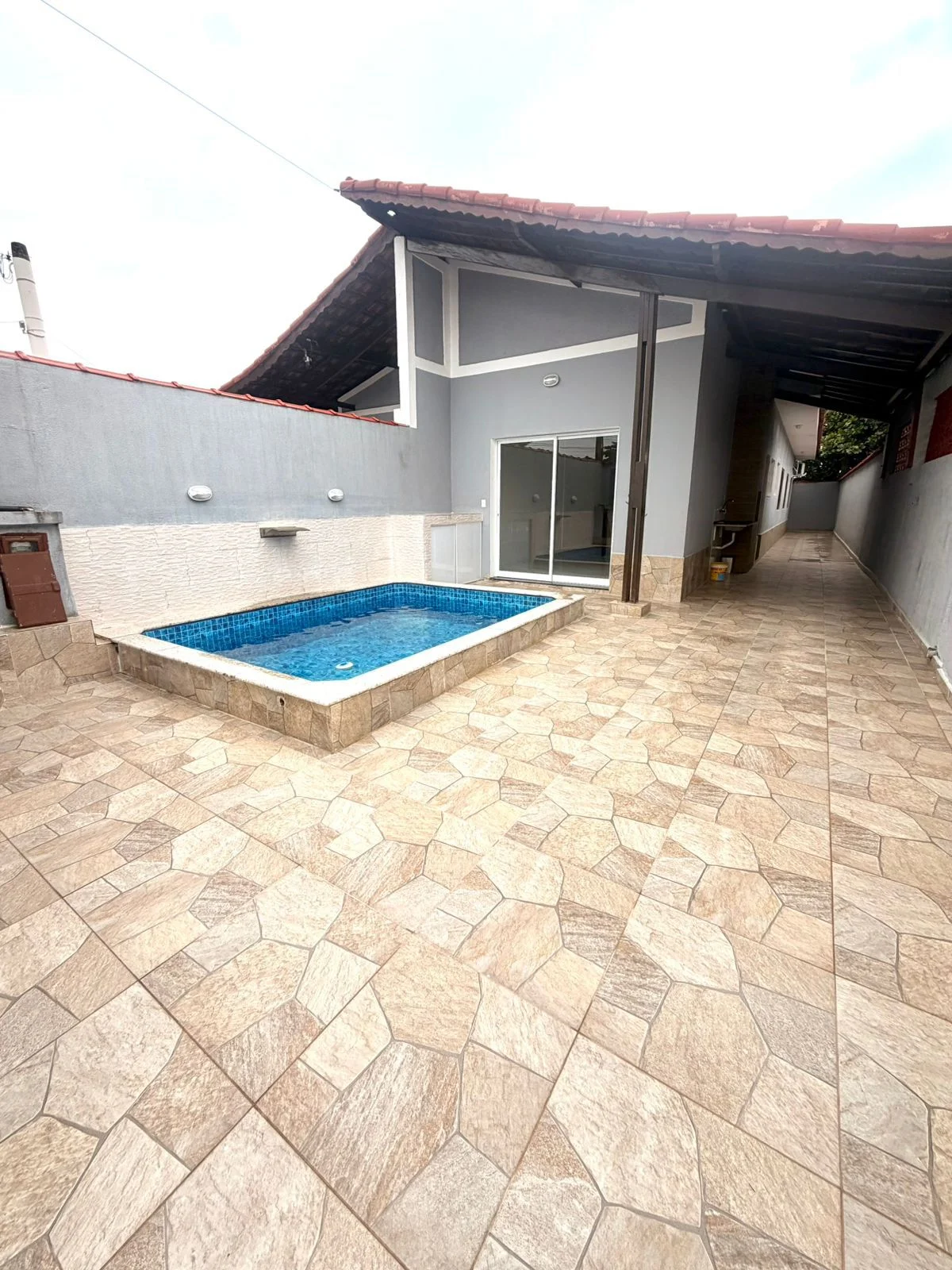 Casa com 3 dormitórios próximo à praia no bairro Agenor de Campos