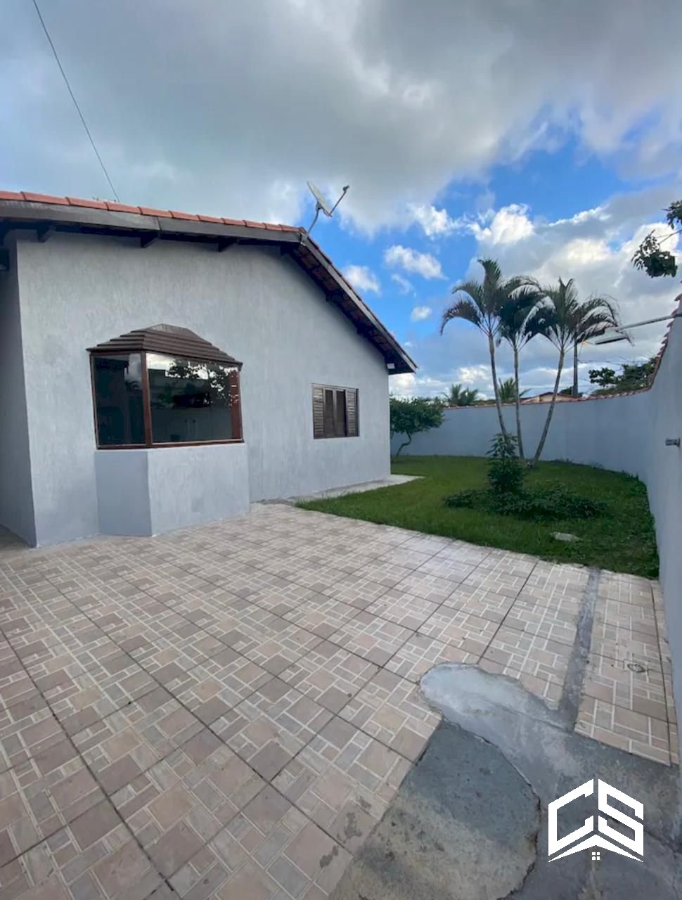 LINDO IMÓVEL COM UMA PISCINA ÓTIMA