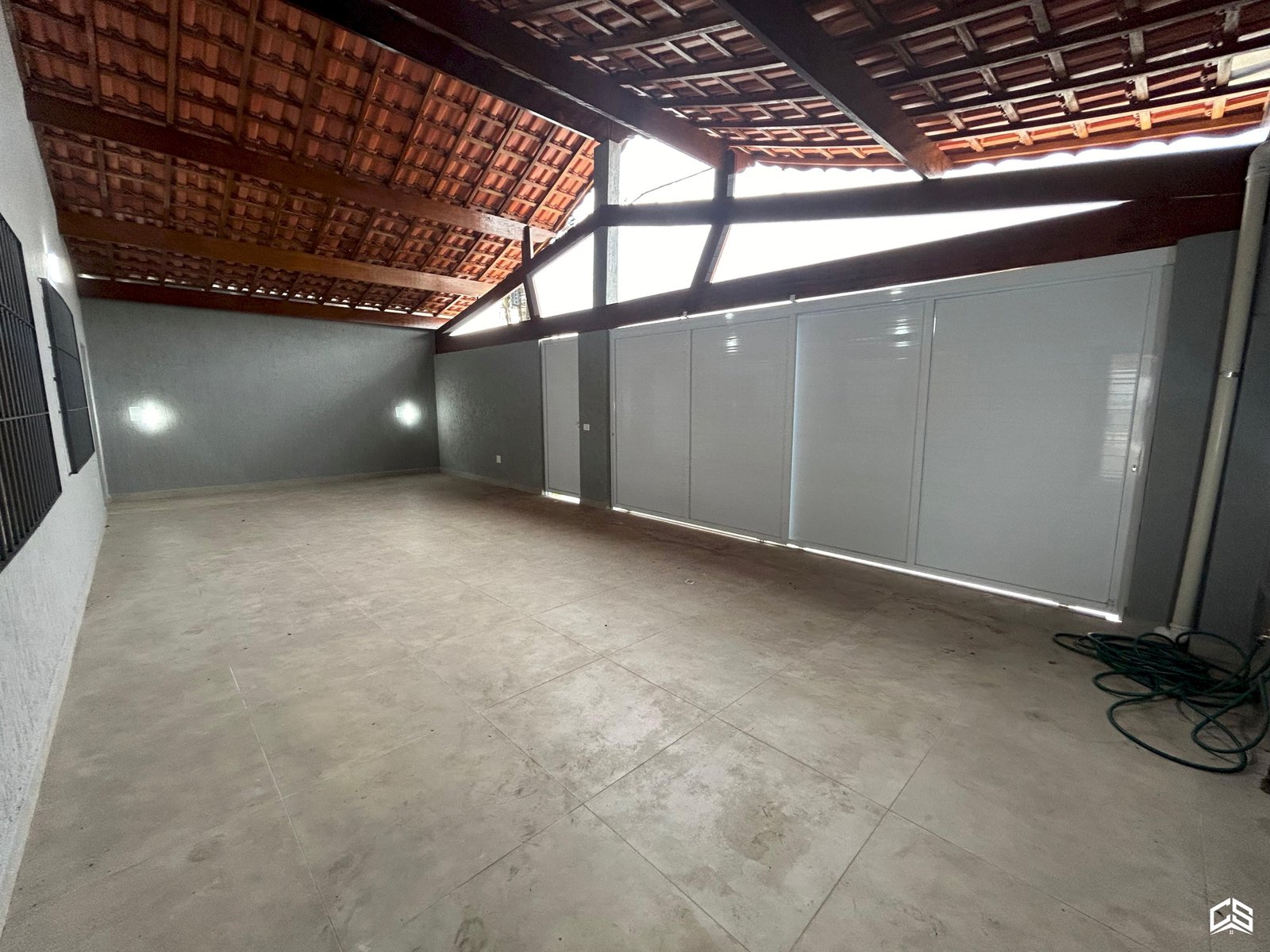 Casa à venda com 4 dorms, na cidade de Praia Grande