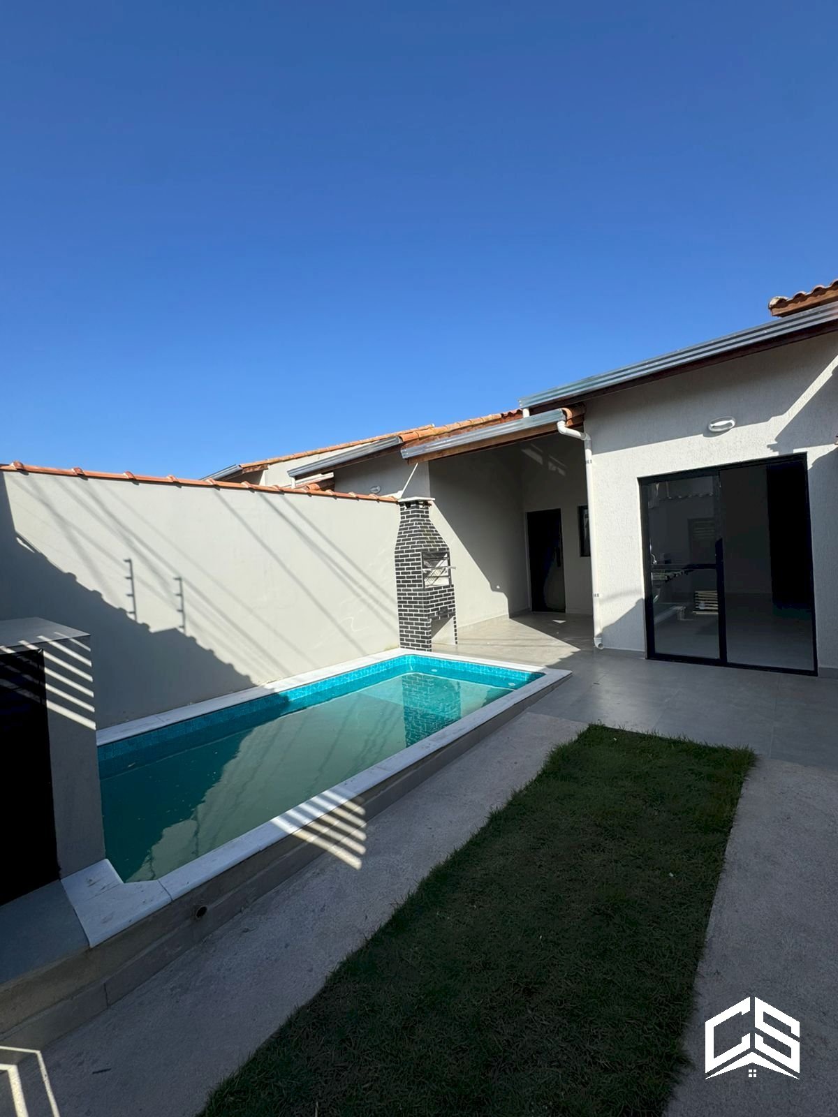 Linda casa à venda no bairro Tupy em Itanhaém