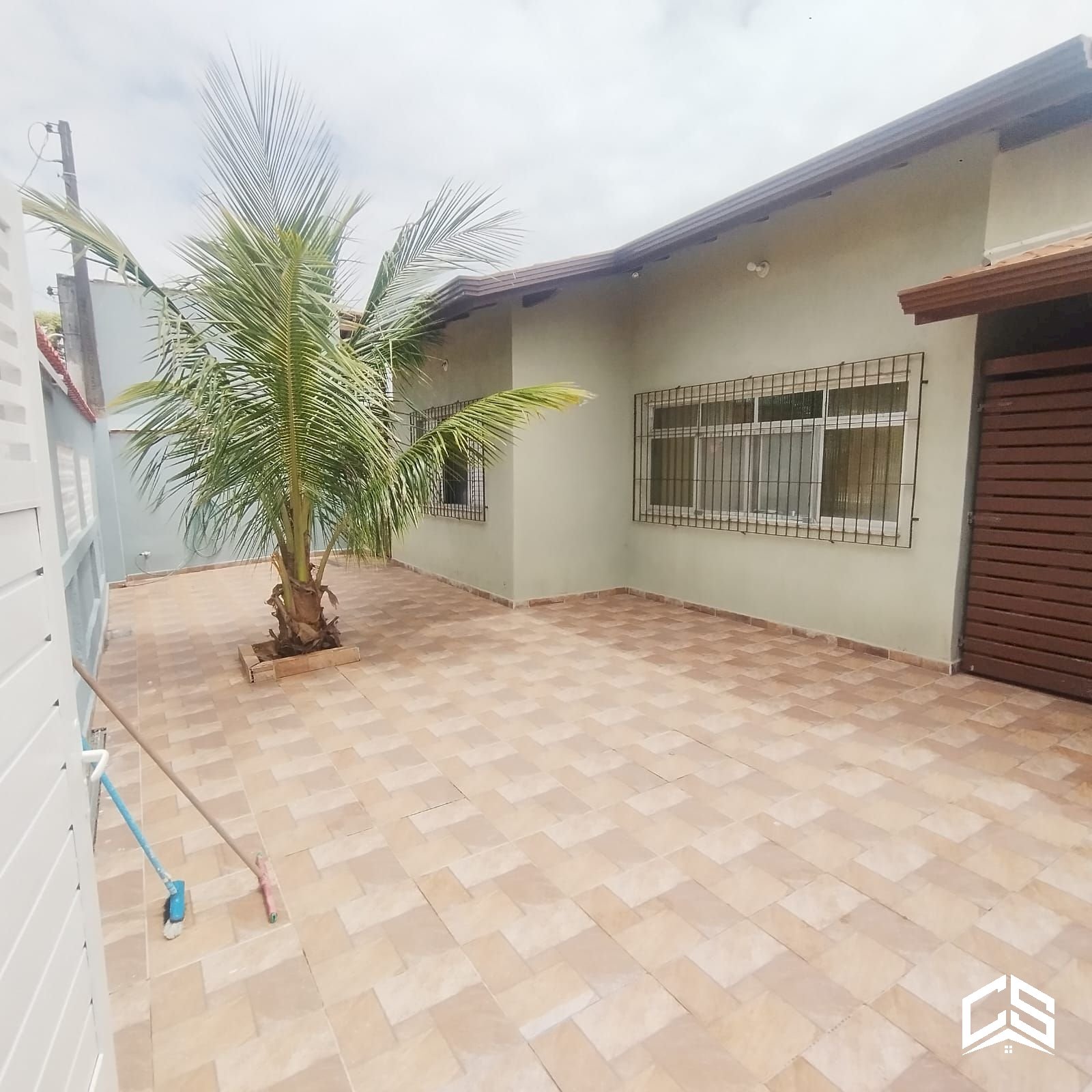 Casa com edícula  à venda a 40 metros da praia