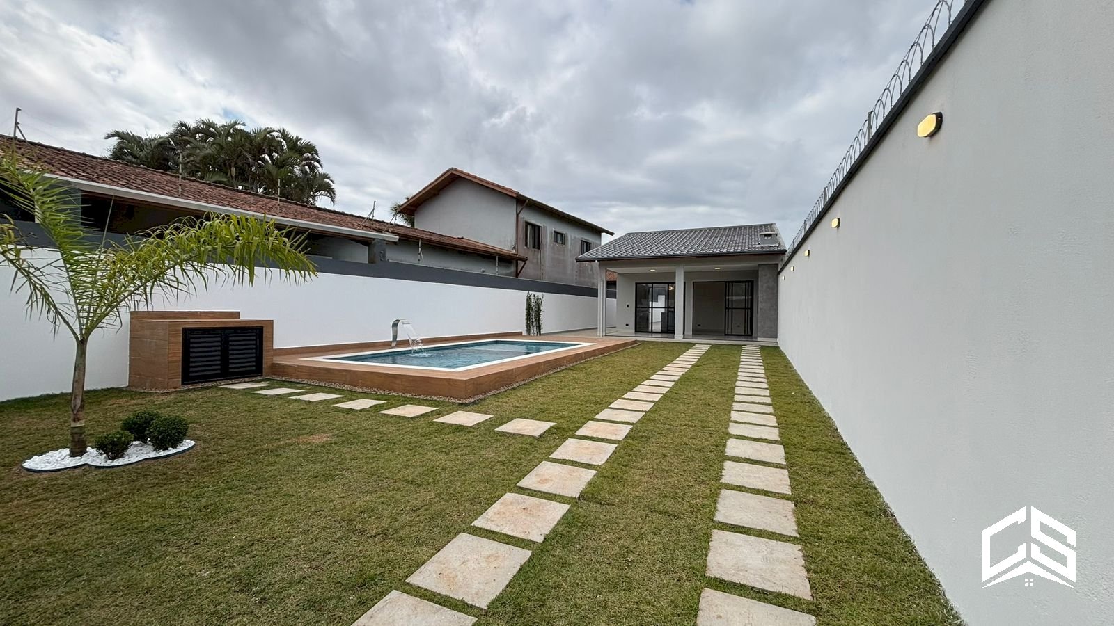 Linda casa no bairro Cibratel 2 com 3 quartos e piscina
