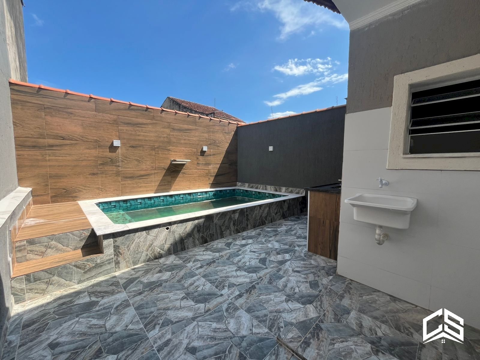 IMÓVEL NOVO COM 2 DORMITÓRIODS E PISCINA