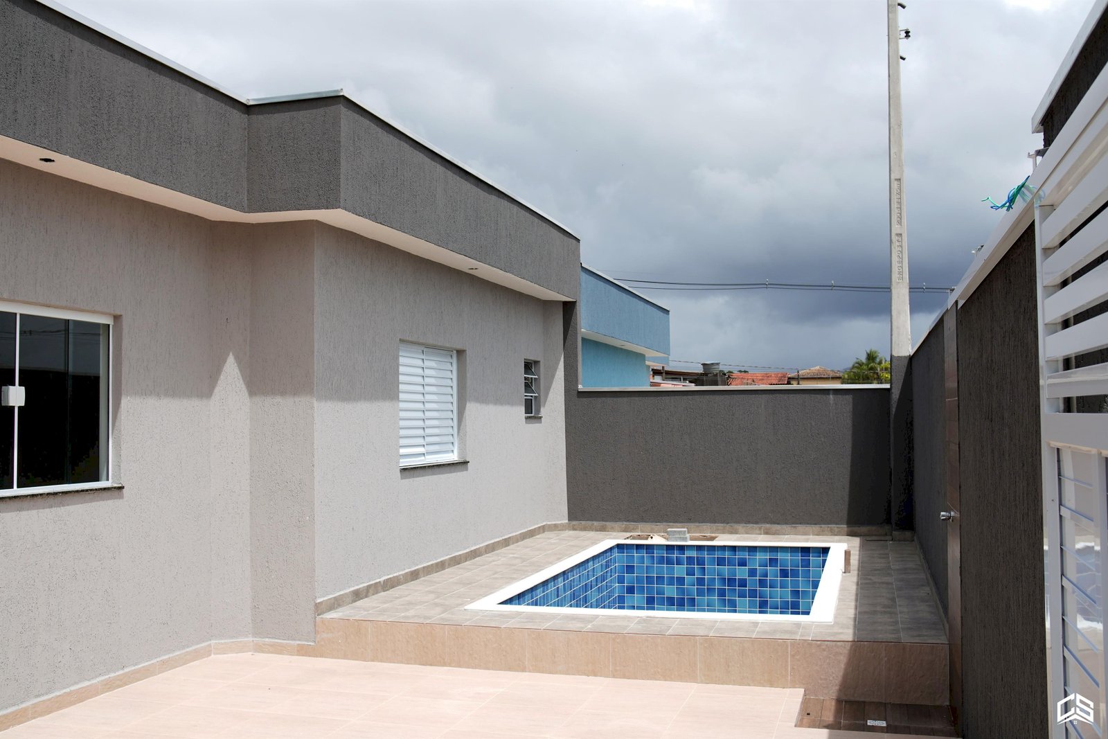 EXCELENTE IMÓVEL NO JARDIM UMUARAMA COM PISCINA EM ITANHAÉM