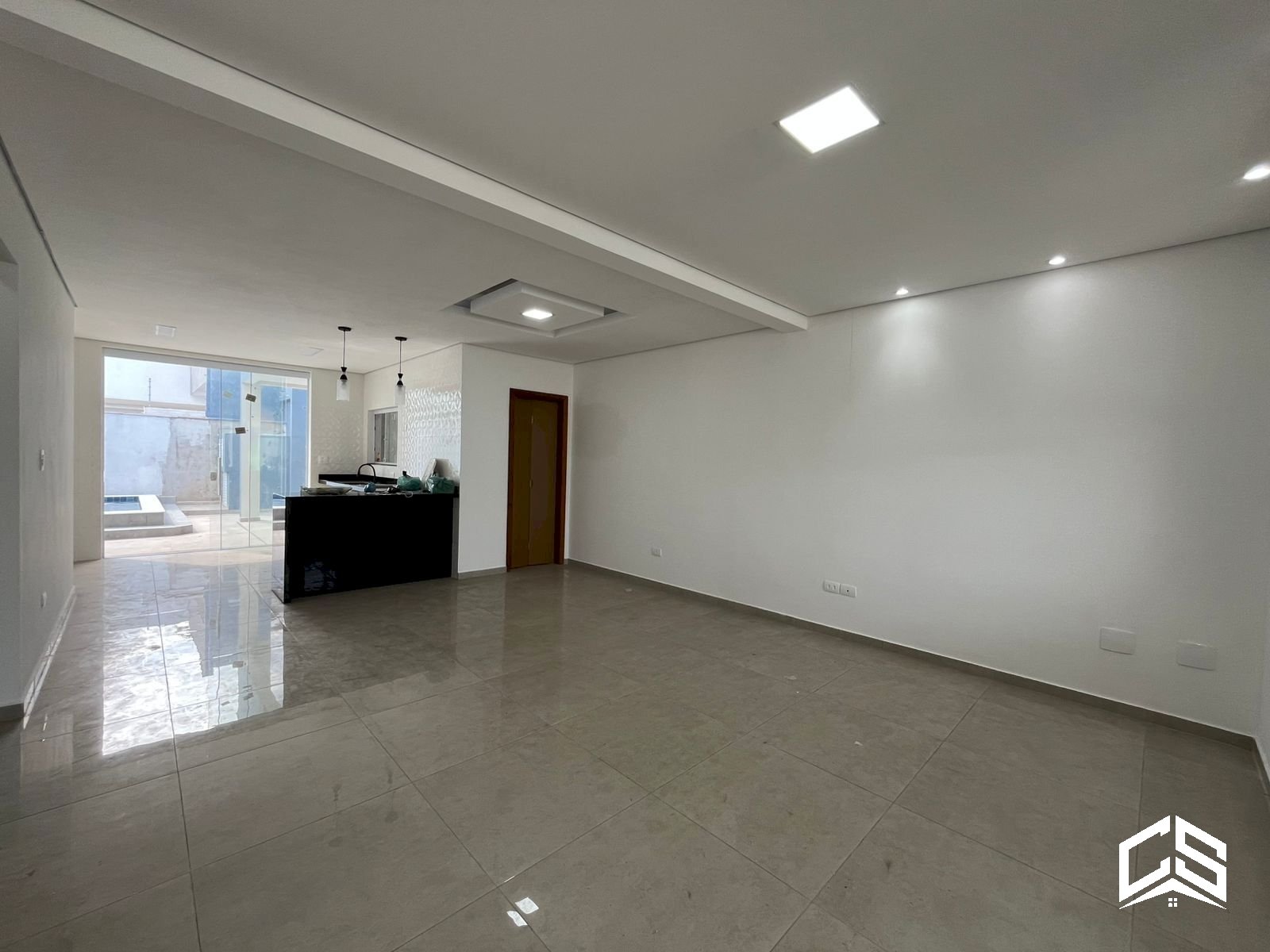 LINDA CASA COM PISCINA NO BAIRRO TUPY EM ITANHAÉM/SP