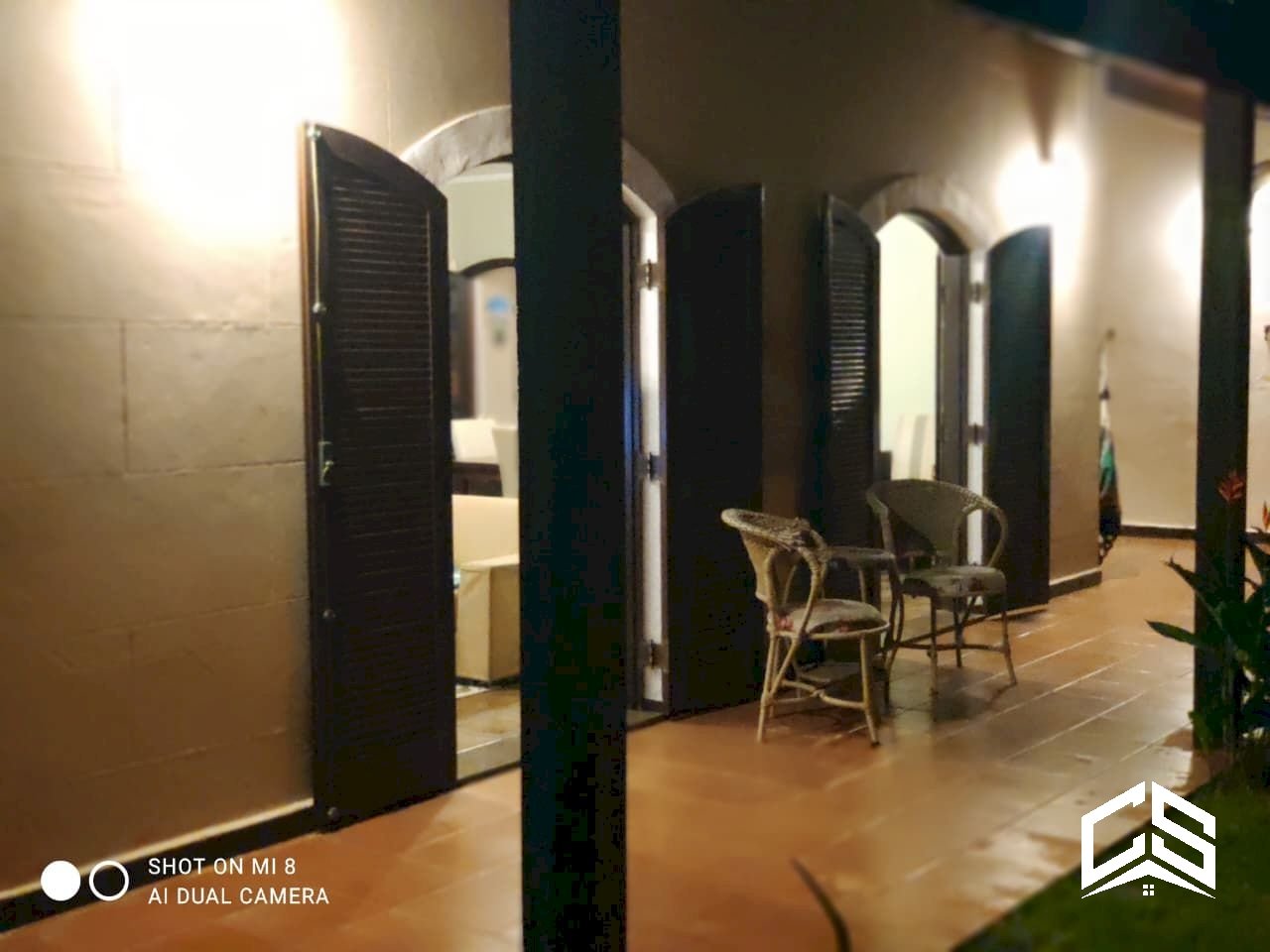 CASA A VENDA COM EDICULA NOS FUNDOS