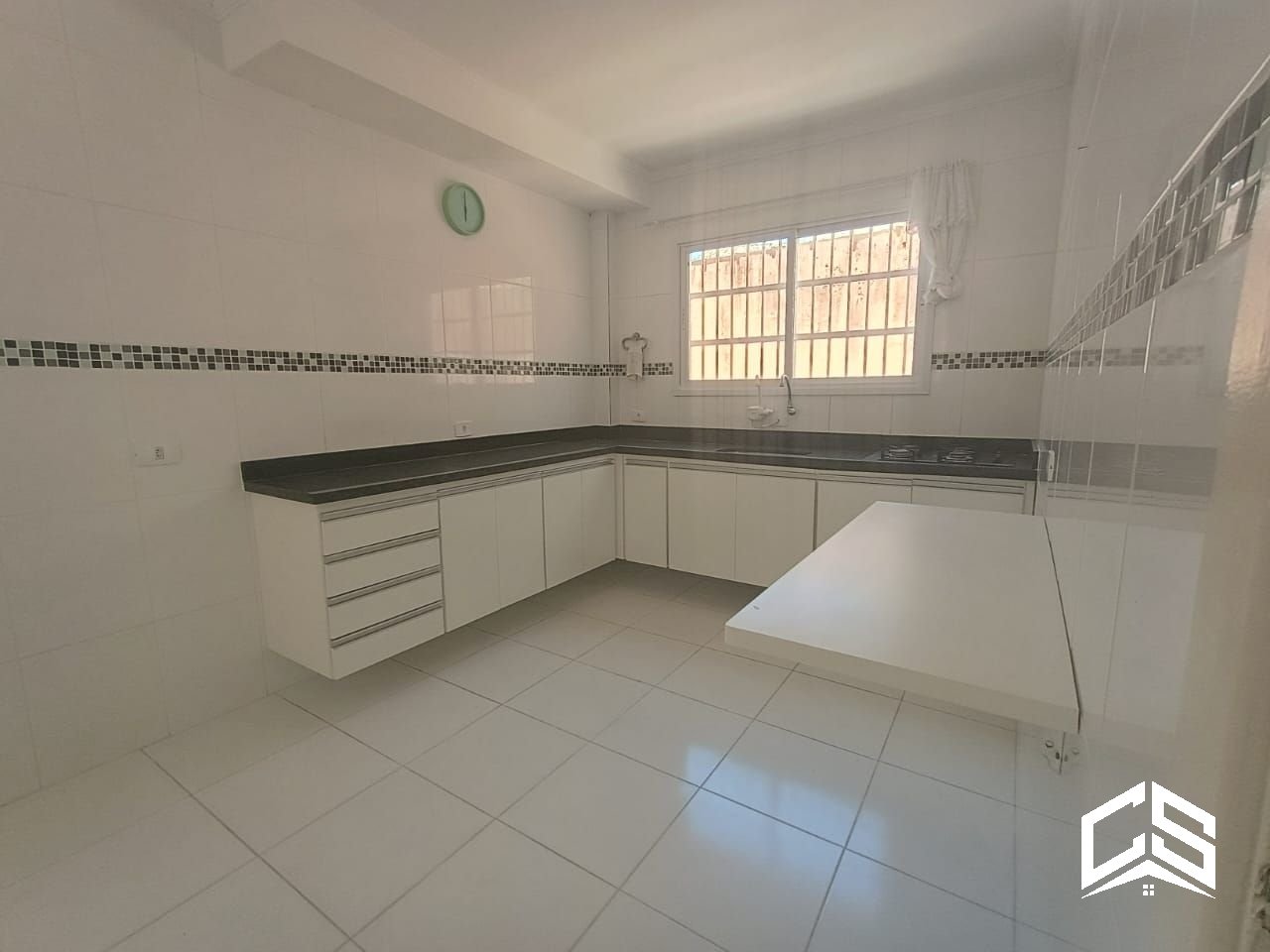SOBRADO A VENDA 300 METROS DA PRAIA