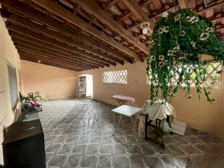 CASA LOTE INTEIRO A VENDA