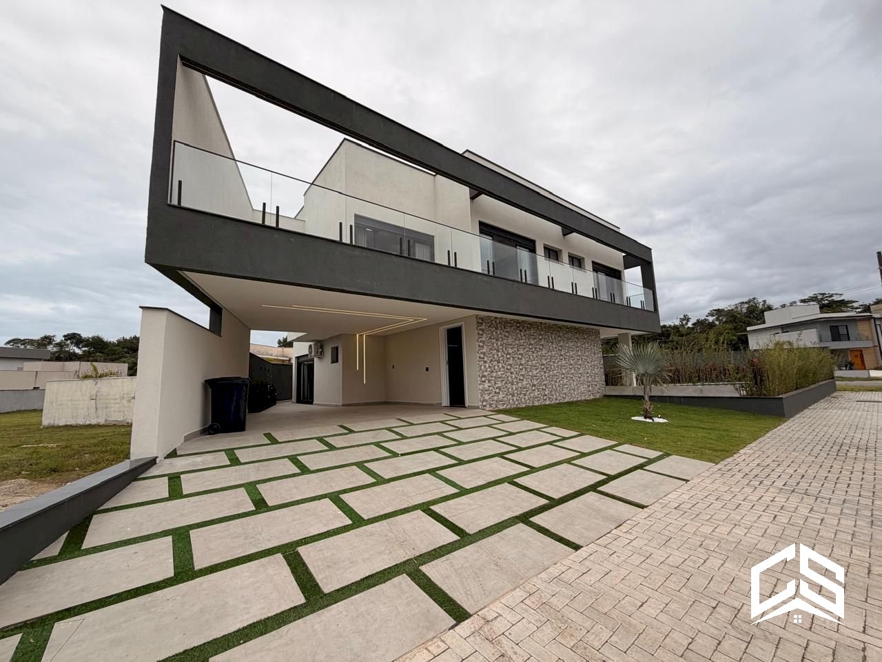 Casa Alto Padrão Porteira Fechada com 6 Suítes em Peruíbe