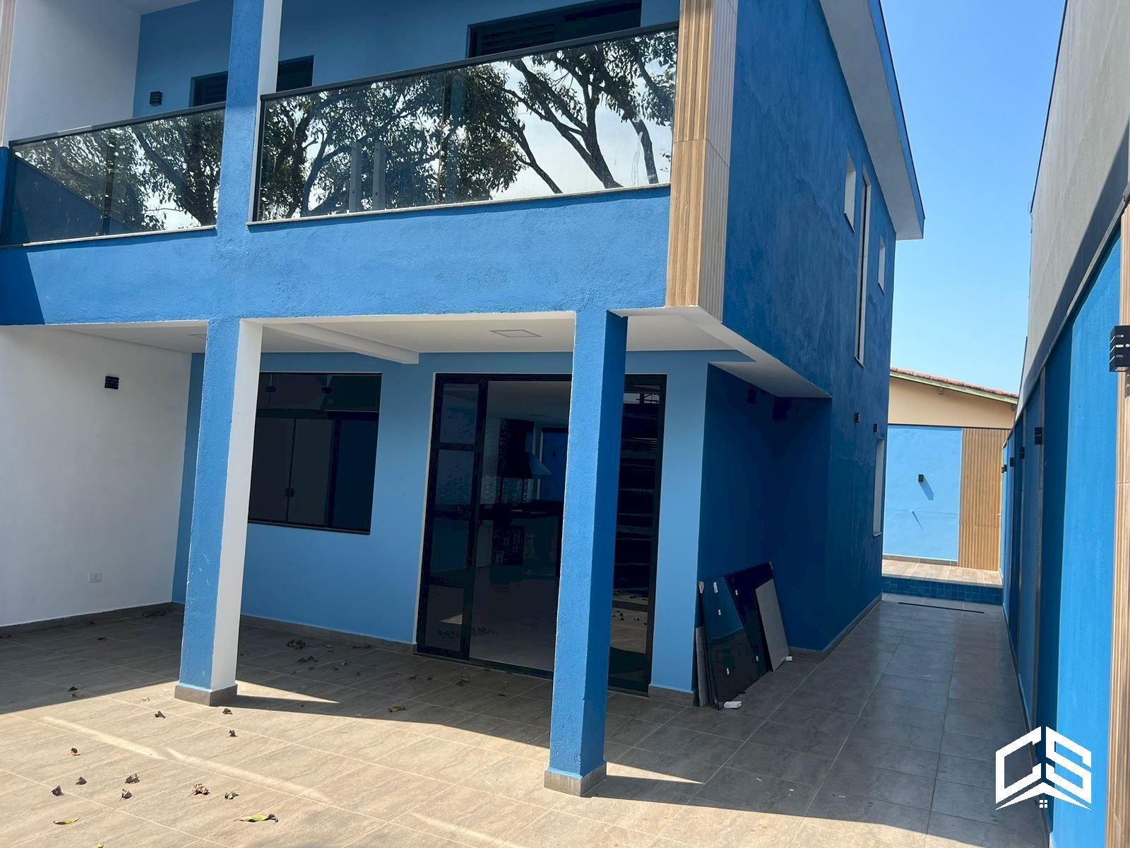 Lindo sobrado à venda no Jardim Suarão lado praia